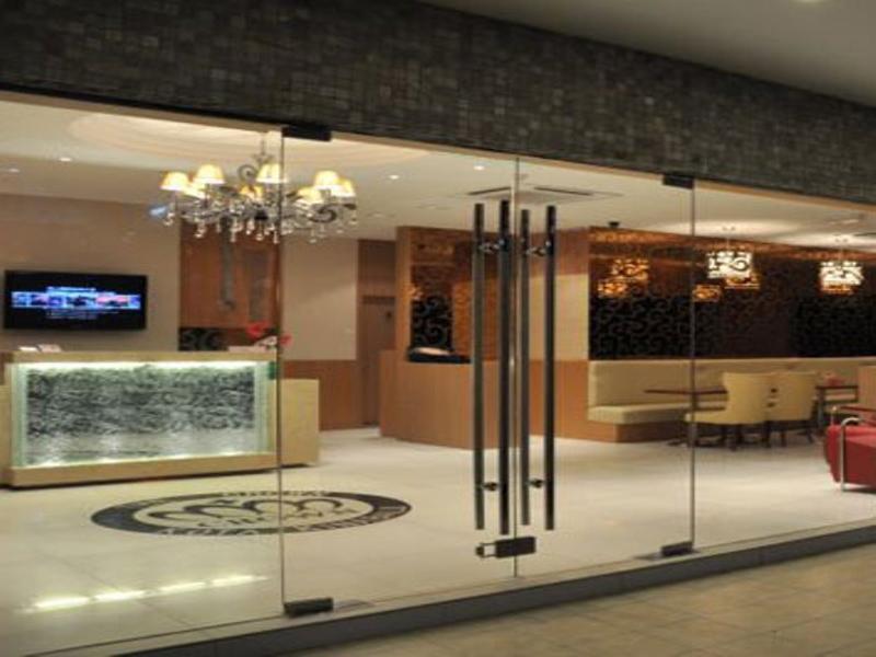 The Crown Borneo Hotel Кота-Кинабалу Экстерьер фото